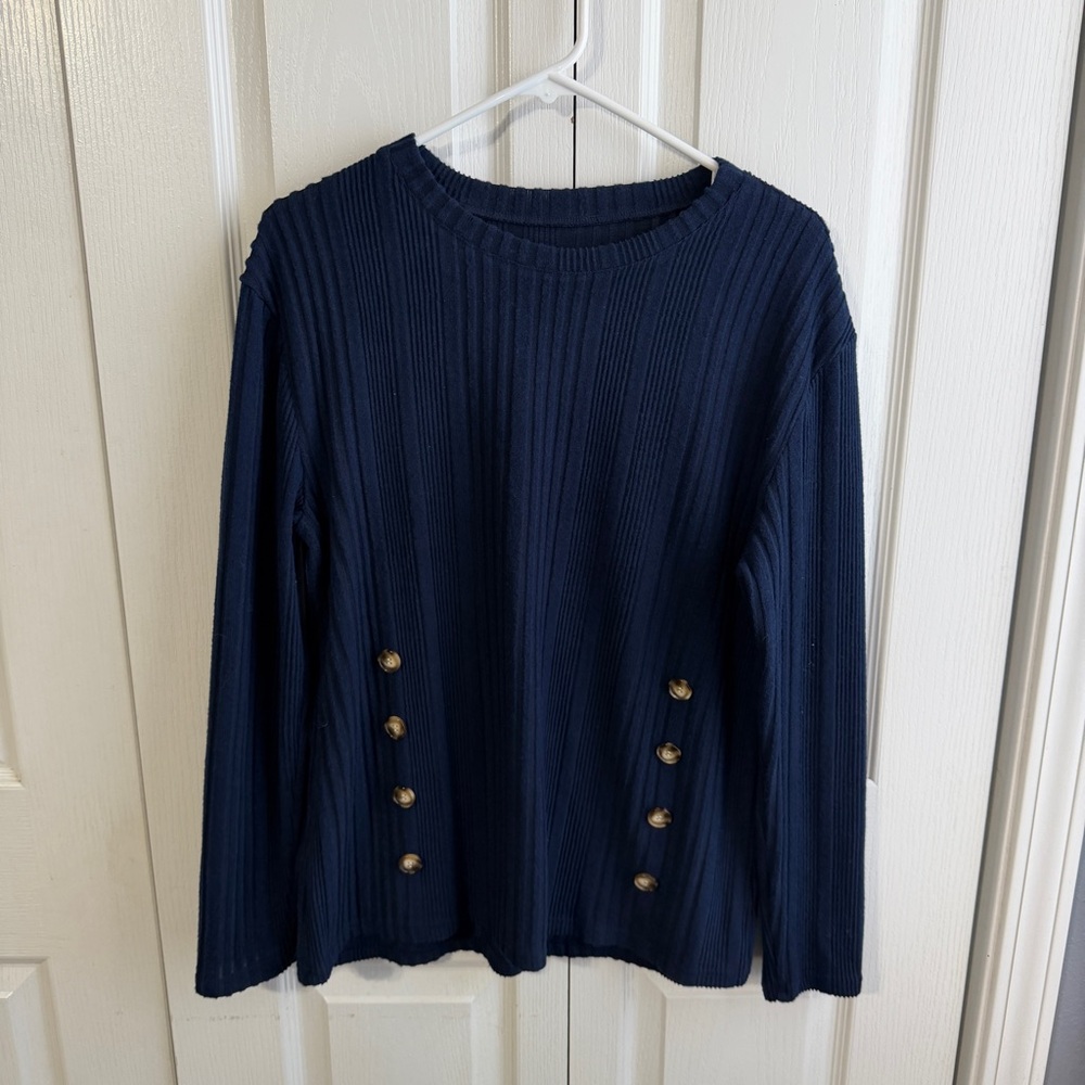 Blue long sleeve knit sweater button accent‎ size large
